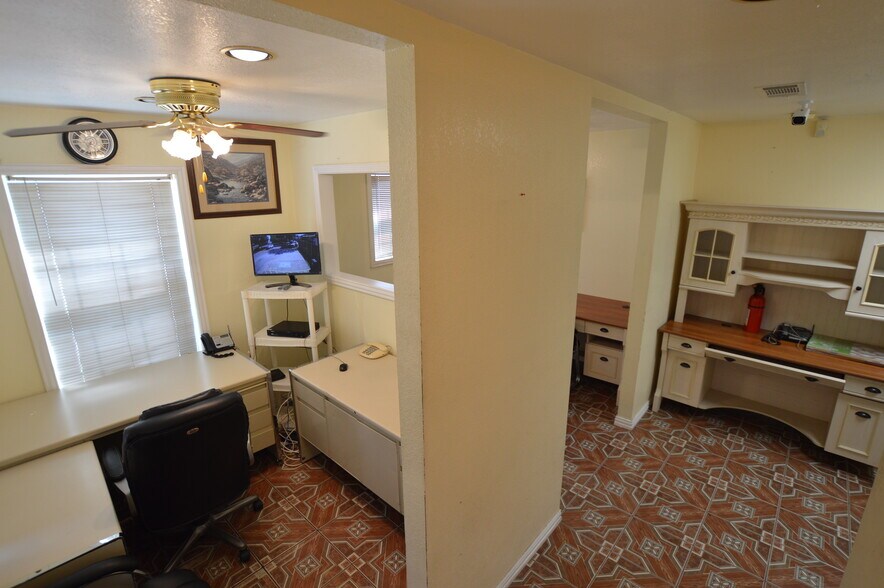 More Photos Of 217 S 2nd St, Garland Office For Lease