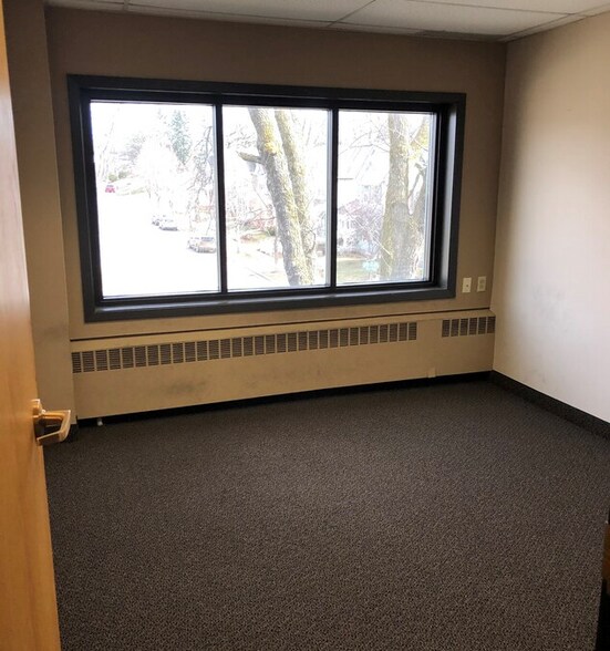 More Photos Of 125-175 Jackson Ave N, Hopkins Light Distribution For Lease