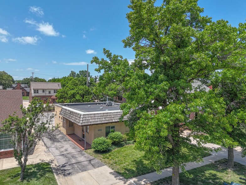 More Photos Of 133 N Glendale St, Wichita Office For Sale
