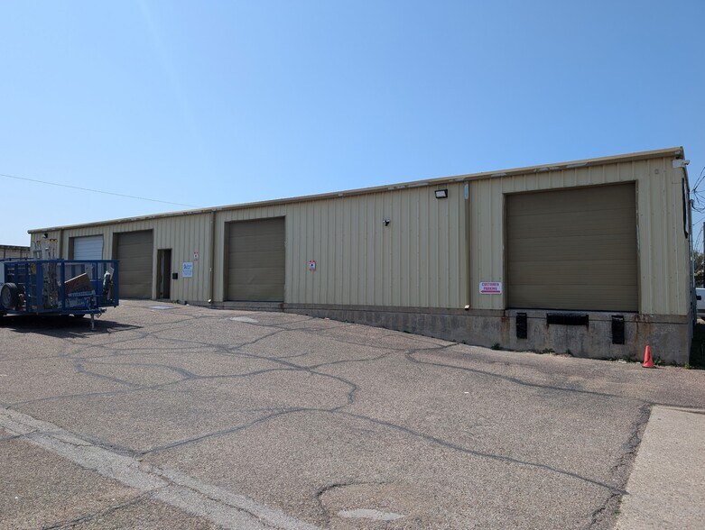 More Photos Of 300 Kelly St, Waco Warehouse For Sale