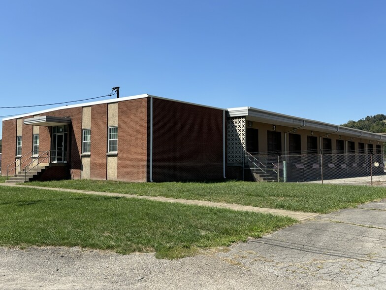 Primary Photo Of 607-611 N 1st St, Martins Ferry Warehouse For Lease