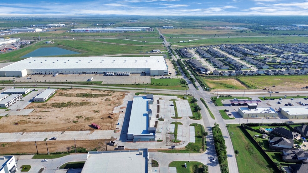 More Photos Of 30625 Kingsland Blvd, Brookshire Storefront For Lease