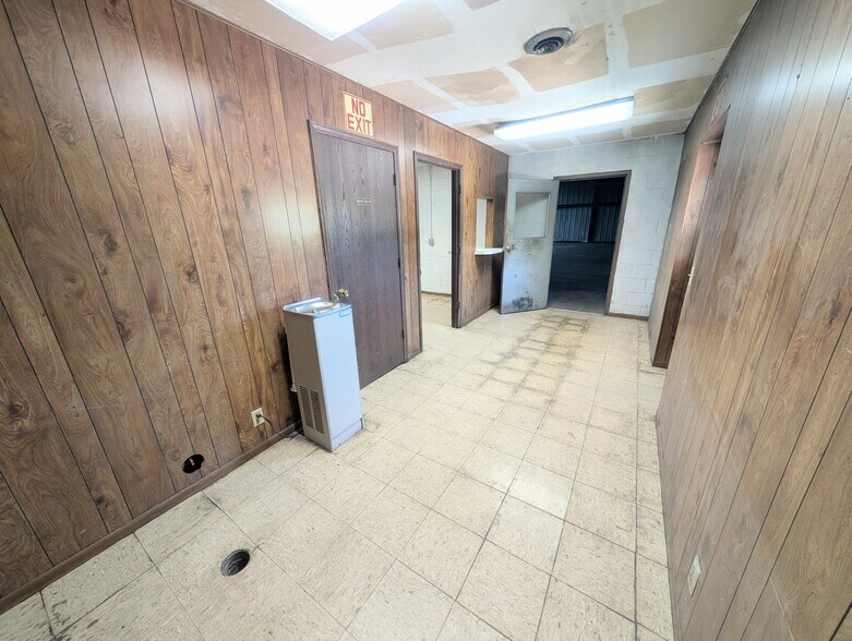 More Photos Of 501 Main, Gas Specialty For Sale