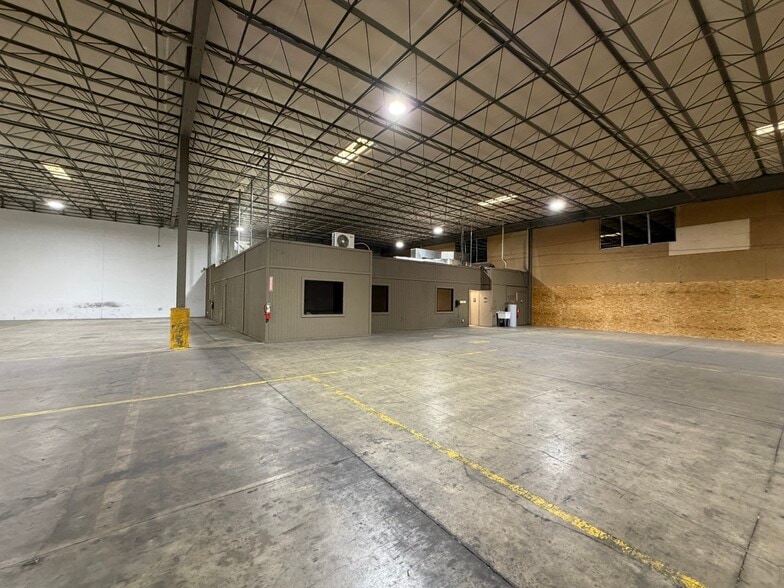 More Photos Of 13609 Archer Dr, Laredo Warehouse For Lease