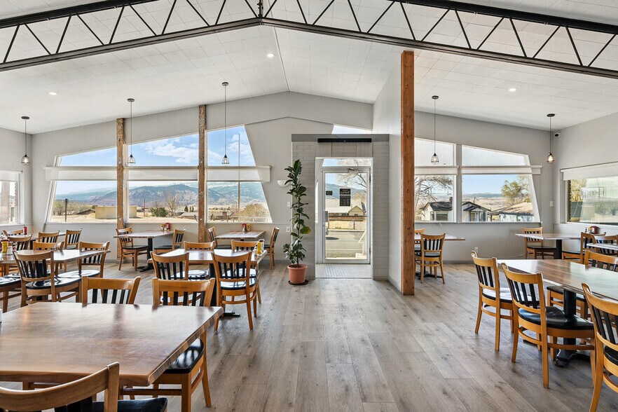 More Photos Of 91 E Main St, Bicknell Hotel For Sale