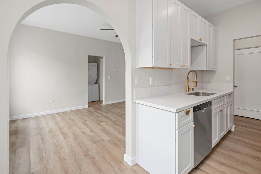 More Photos Of 1827 E 4th St, Long Beach Apartments For Sale