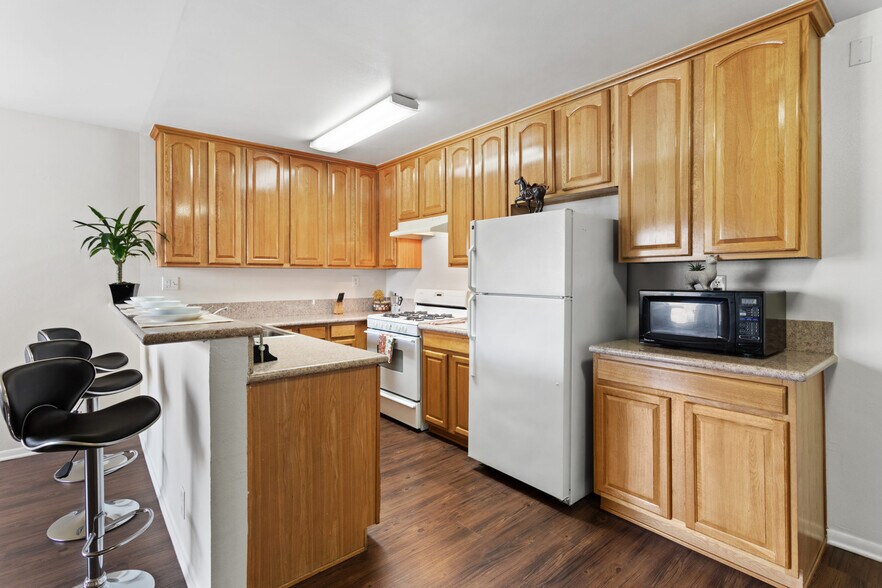 More Photos Of 721 W 30th St, Los Angeles Apartments For Sale