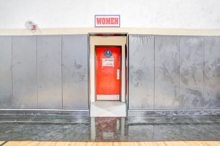 More Photos Of 950 S Central Ave, Compton Schools For Sale