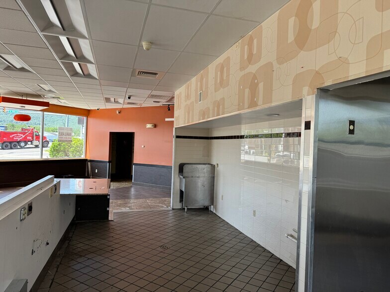 More Photos Of 855 S Broadway, Wind Gap General Retail For Lease