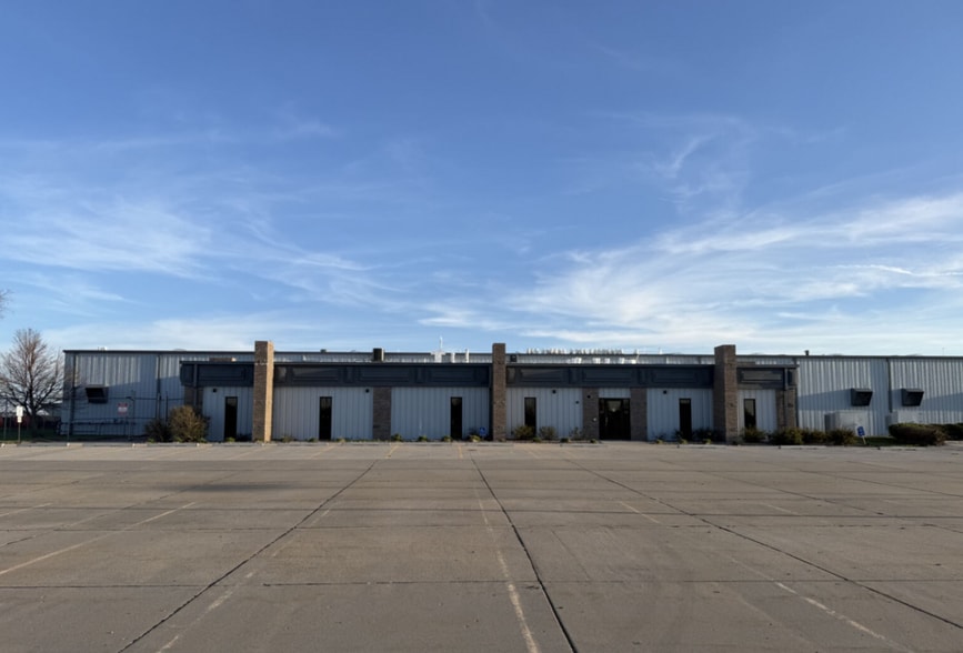 More Photos Of 300 E 39th St, Hastings Distribution For Lease