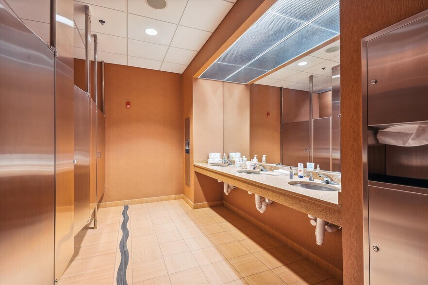 More Photos Of 7226 Lee Deforest Dr, Columbia Medical For Lease