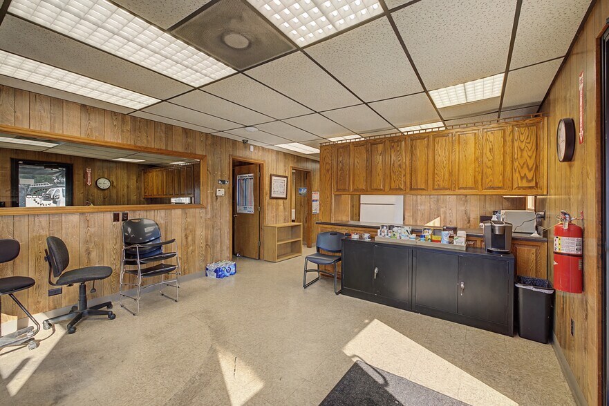 More Photos Of 225 Fiberglass Dr, Mount Juliet Warehouse For Sale