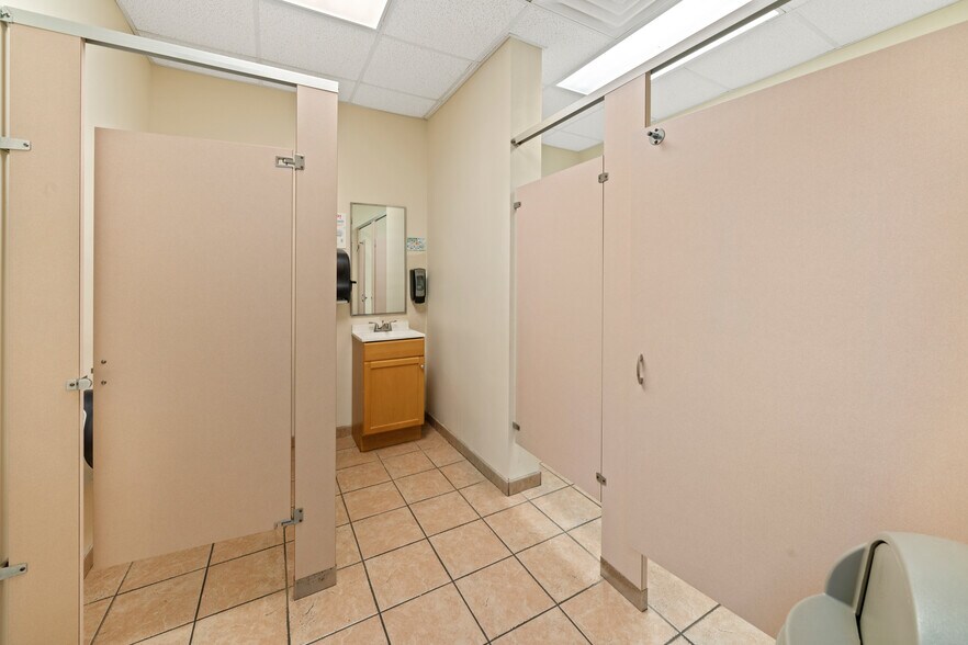 More Photos Of 60 Highway 22, Milledgeville Showroom For Sale