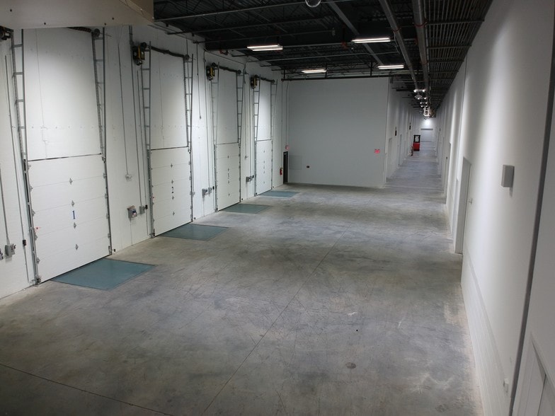 More Photos Of 20 Haypress Rd, Cranbury Warehouse For Lease