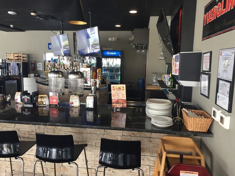 More Photos Of 350 E Seminole Blvd, Sanford Freestanding For Sale