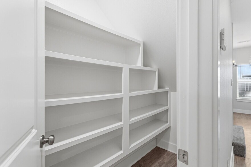 More Photos Of 307 N Henry St, Lindale Apartments For Sale