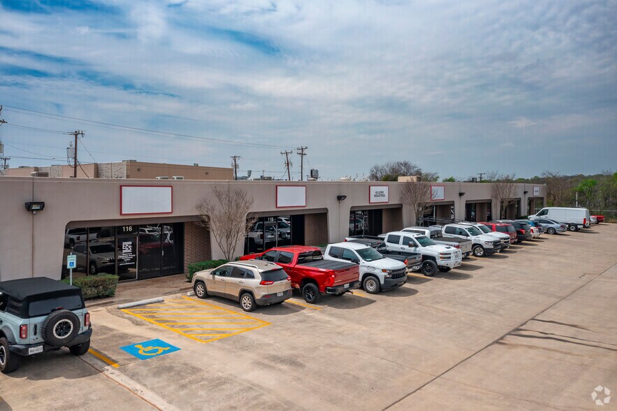 More Photos Of 431 Isom Rd, San Antonio Unknown For Lease