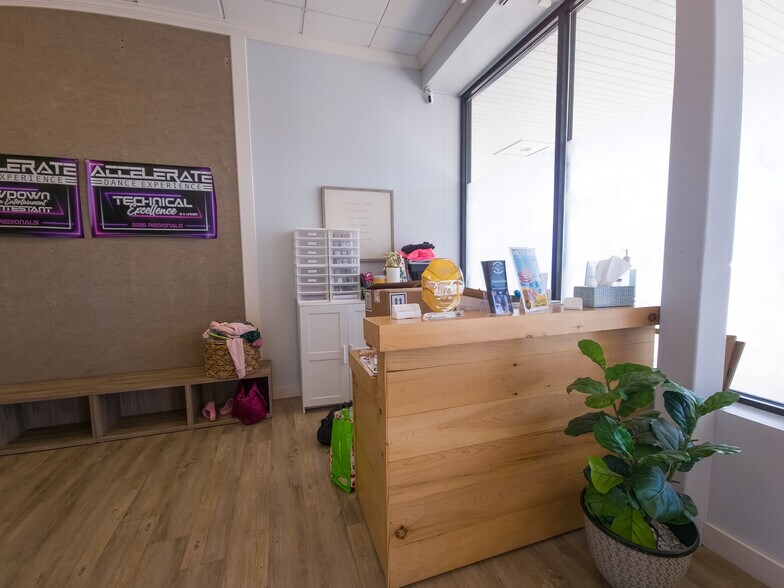 More Photos Of 125 Church St, Pembroke Freestanding For Lease