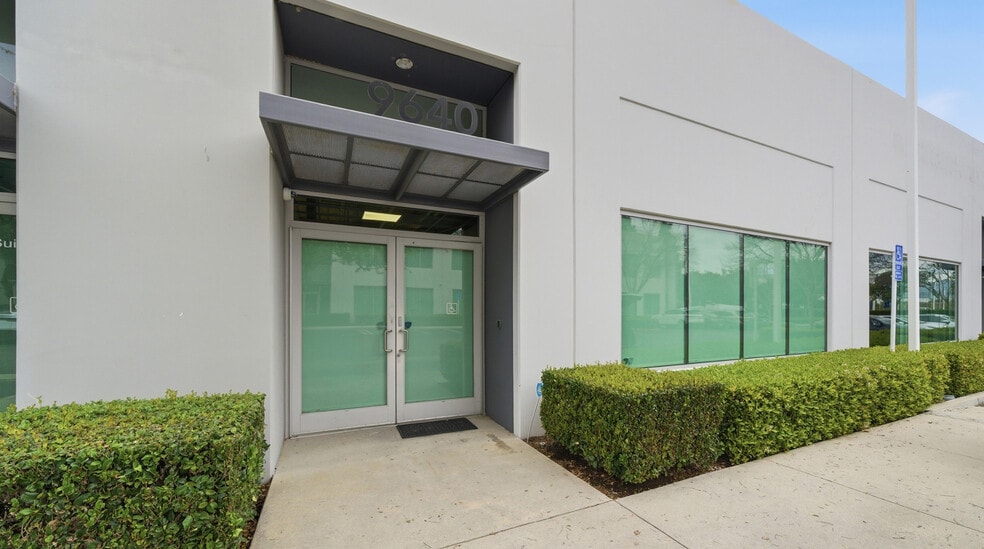 More Photos Of 9560-9640 Research Dr, Irvine Research And Development For Sale