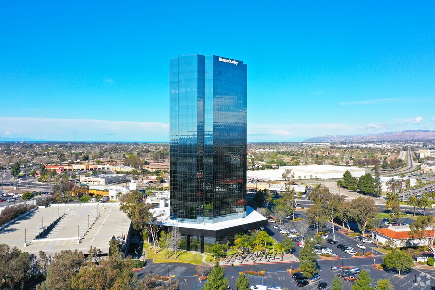 More Photos Of 300 East Esplanade Dr, Oxnard Office For Lease