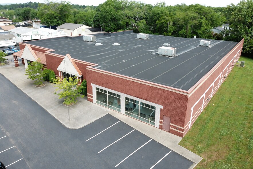 Primary Photo Of 907 W Main St, Lebanon Storefront Retail Office For Sale