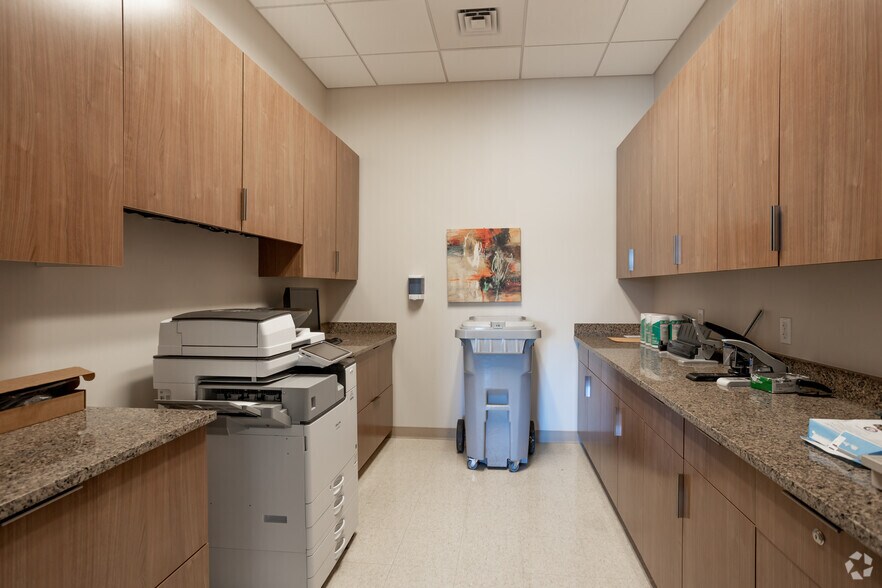 More Photos Of 7710 Rialto Blvd, Austin Medical For Lease