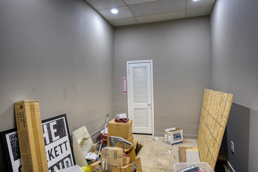 More Photos Of 307 E Goliad Ave, Crockett Storefront For Sale