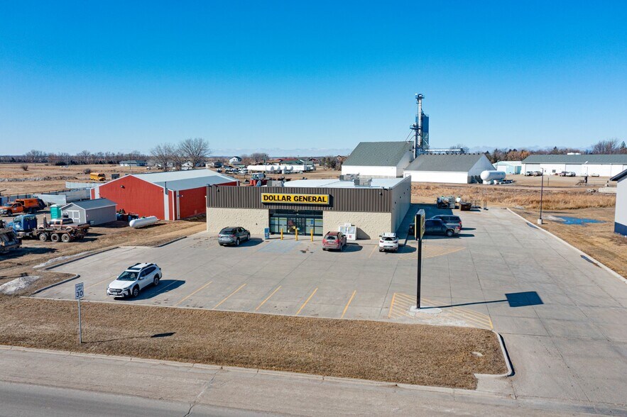 More Photos Of 920 Main Ave, Britton General Retail For Sale