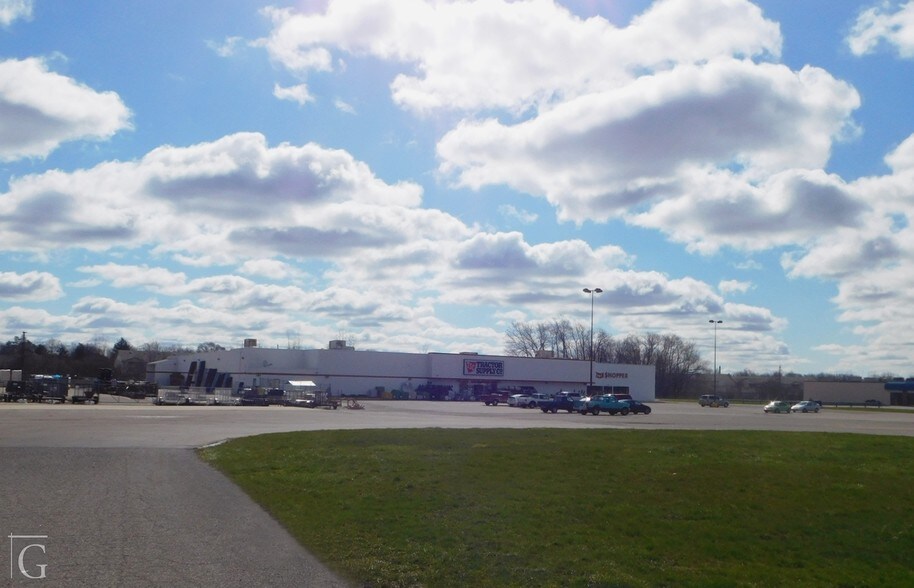 More Photos Of 301 N Us Highway 131, Three Rivers Freestanding For Sale