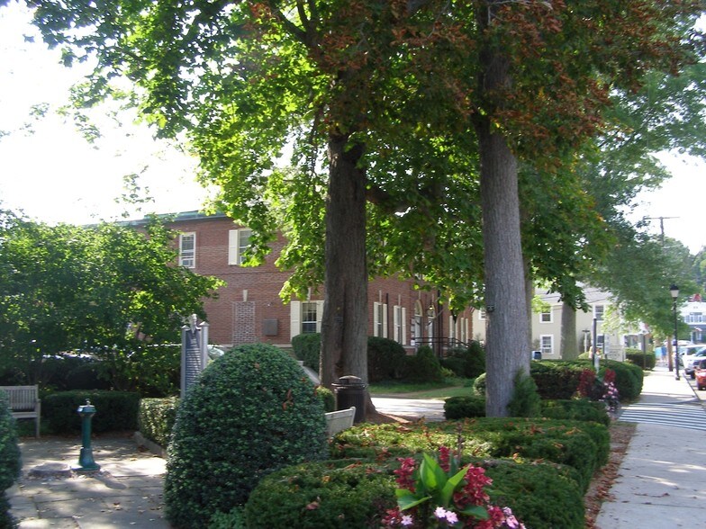 More Photos Of 12 Main St, Essex Office For Lease