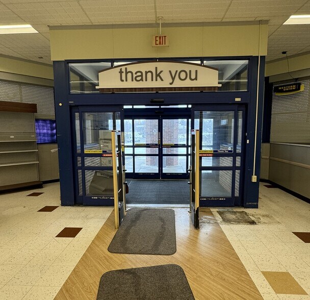 More Photos Of 1664 W Grand River Ave, Okemos Freestanding For Lease