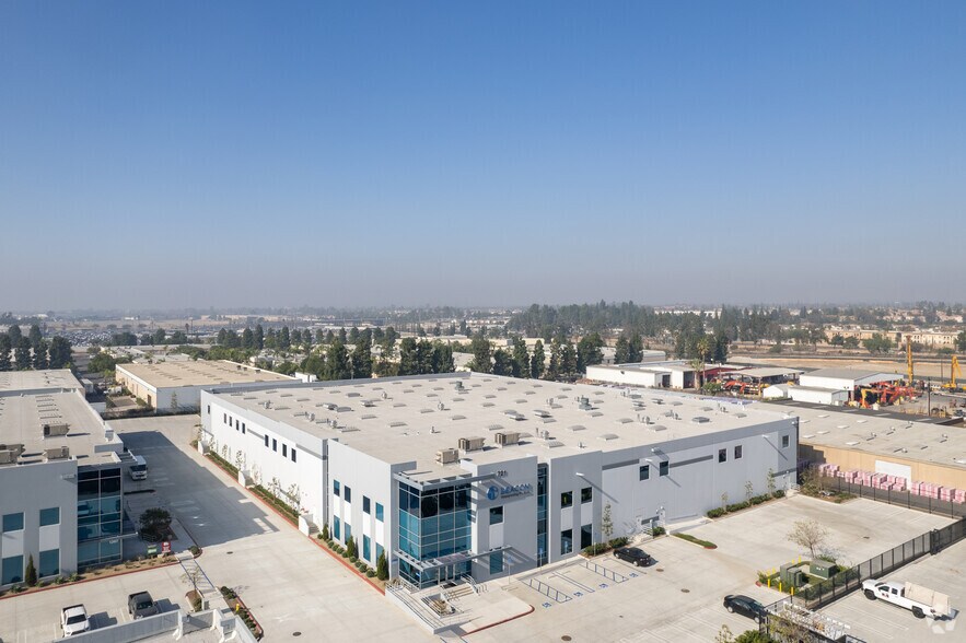 More Photos Of 711 S Van Buren St, Placentia Warehouse For Lease