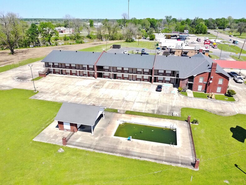 More Photos Of 144 Highway 65 S, Tallulah Hotel For Sale