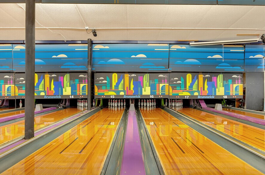 More Photos Of 2422-2426 S Park Ave, Buffalo Bowling Alley For Sale