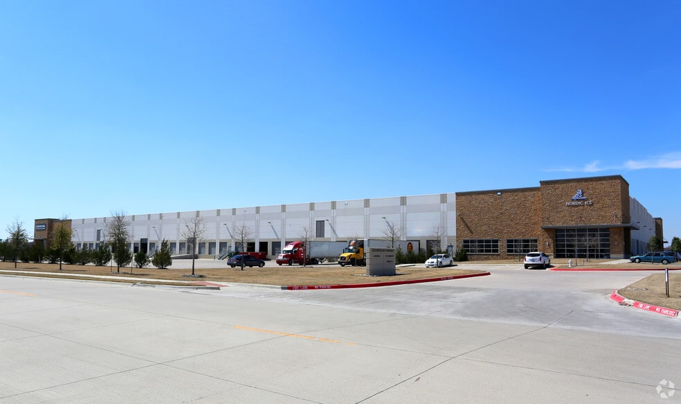 More Photos Of 12121 N Stemmons Fwy, Dallas Unknown For Lease