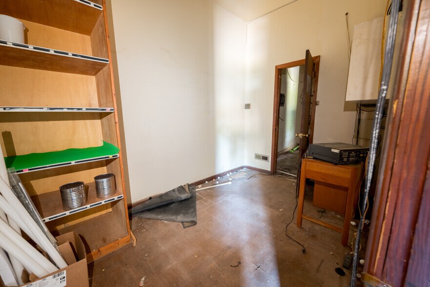 More Photos Of 19510 NE US Hwy 301, Waldo Storefront Retail Office For Sale