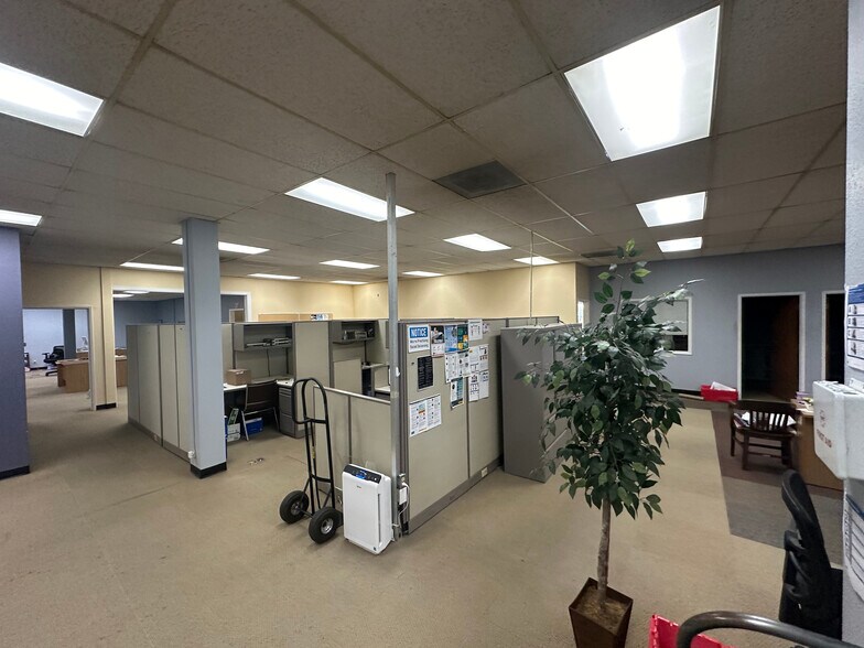 More Photos Of 315 S Michigan St, Aberdeen Office For Sale