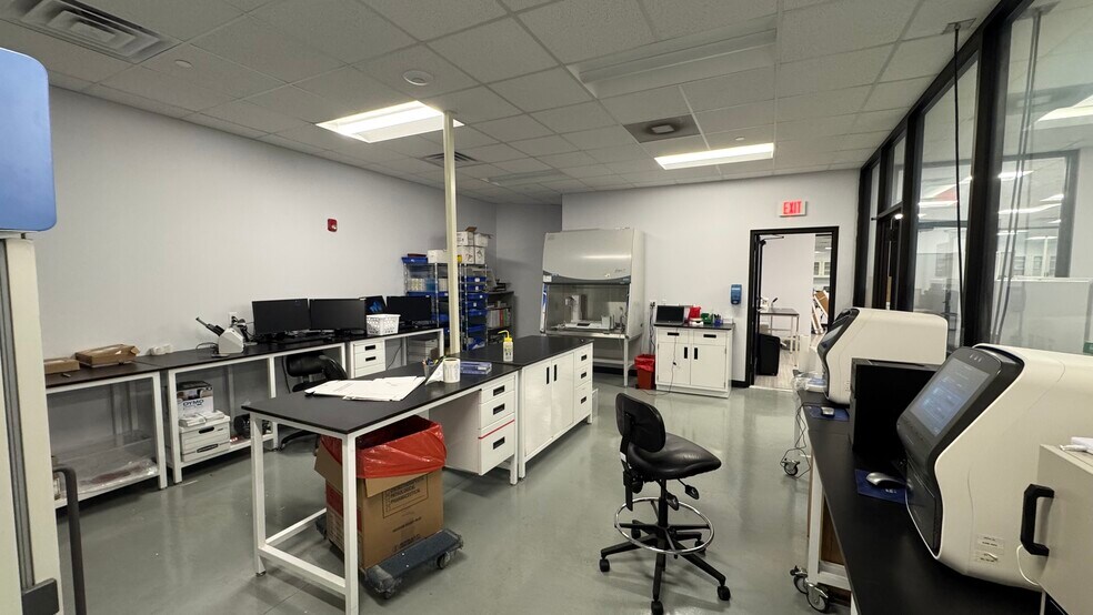 More Photos Of 2550 Brodhead Rd, Bethlehem Flex For Lease