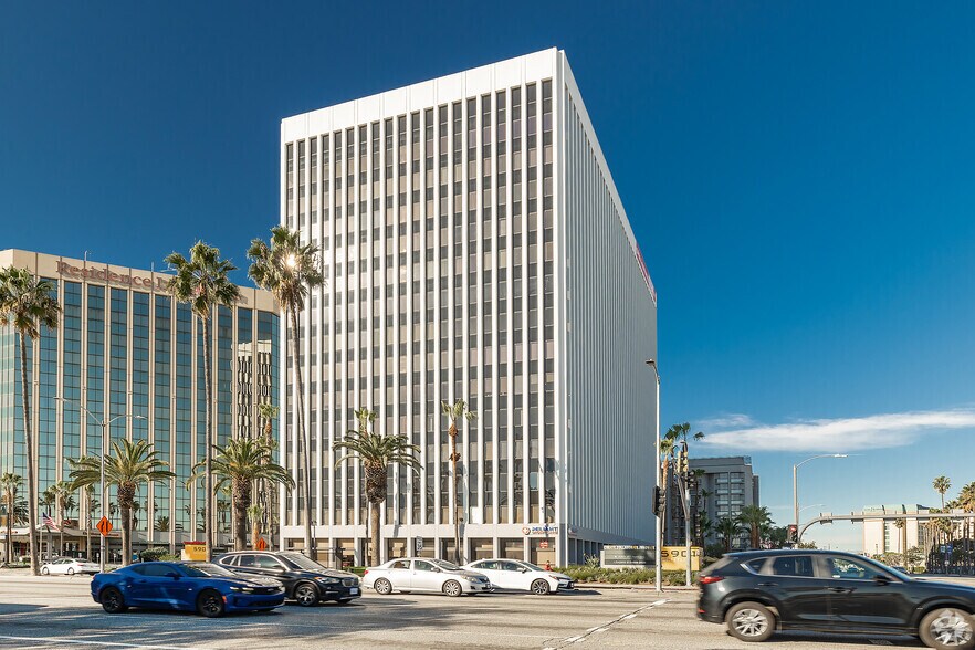 More Photos Of 5901 W Century Blvd, Los Angeles Coworking Space