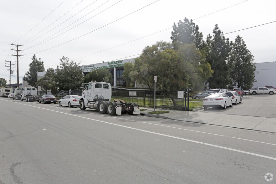 More Photos Of 3020-3070 E Victoria St, Compton Distribution For Lease