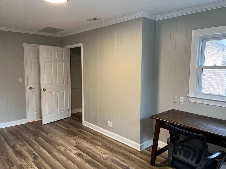 More Photos Of 122 Memorial Dr, Greer Loft Creative Space For Lease