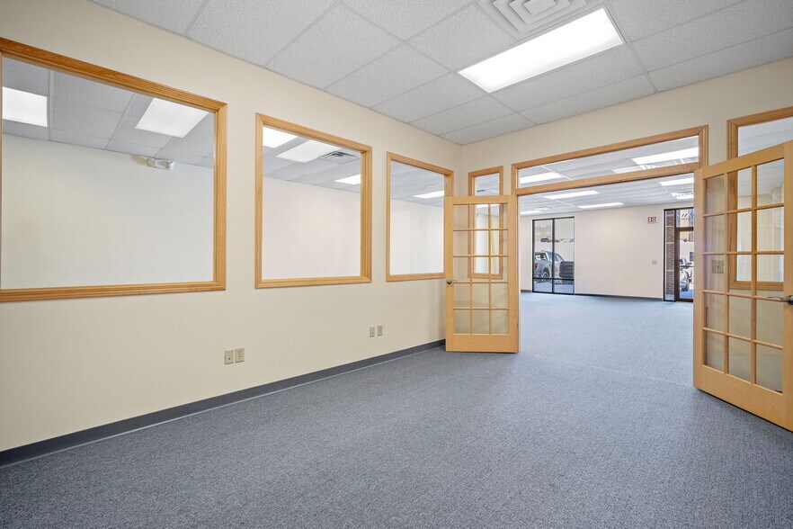 More Photos Of 5500 NW Johnston Dr, Johnston Flex For Lease