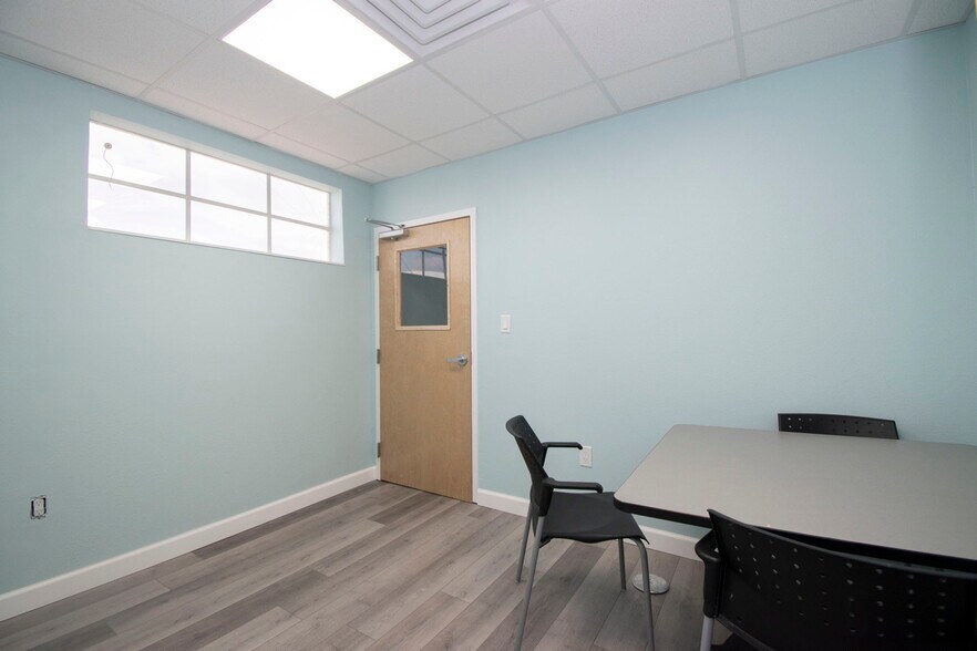 More Photos Of 4535 Tamiami Trl, Port Charlotte Office For Lease