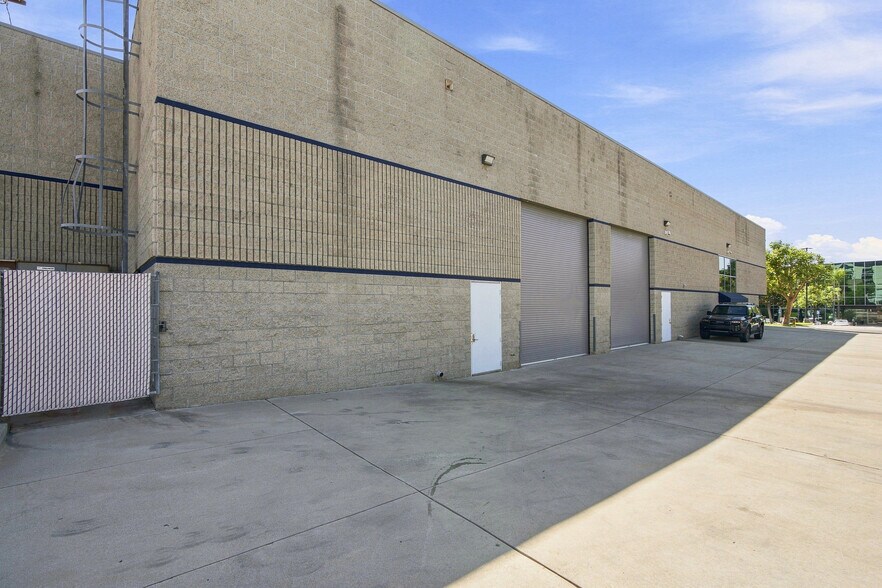 More Photos Of 125 W Maple Ave, Monrovia Service For Sale