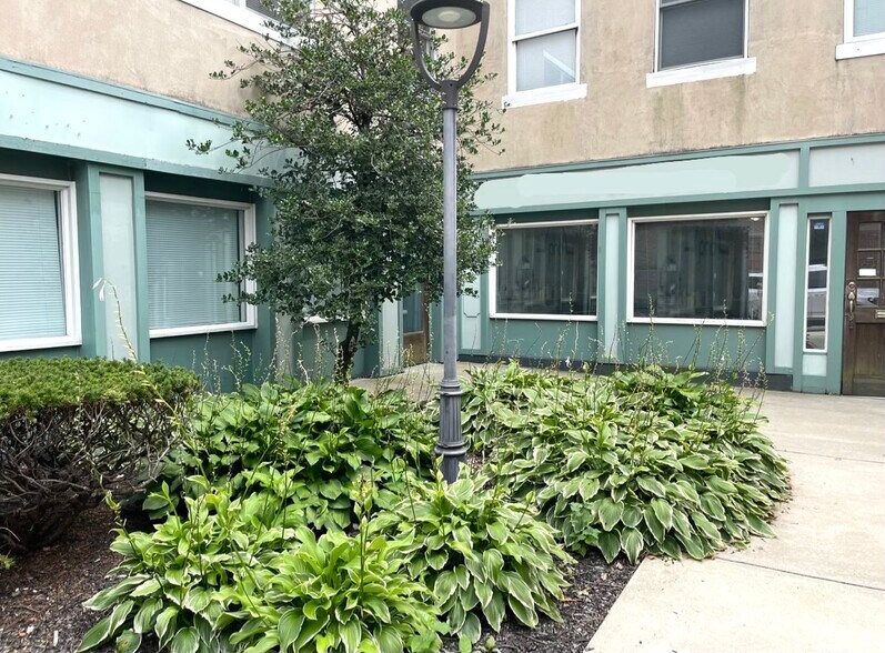 More Photos Of 100 E Pennsylvania Ave, Towson General Retail For Lease