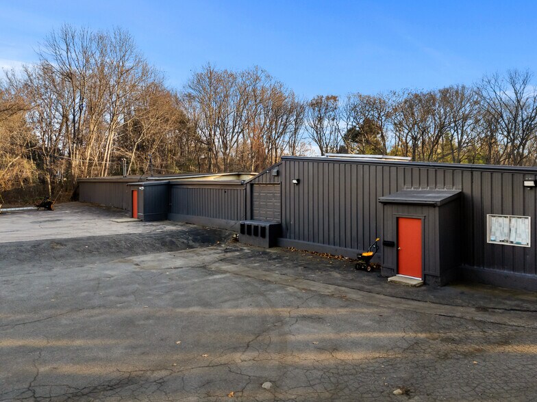 More Photos Of 89 Hartford Ave W, Mendon Flex For Sale