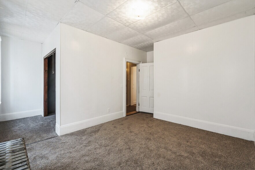 More Photos Of 557 6th Ave S, Clinton Apartments For Sale