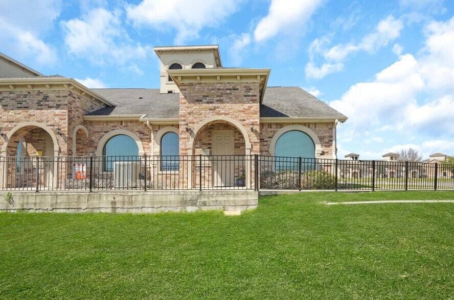 More Photos Of 120 Eldridge Rd, Sugar Land Medical For Sale