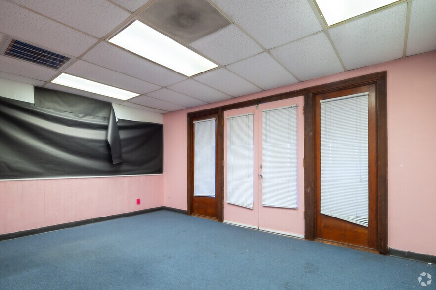 More Photos Of 6323 Sovereign Dr, San Antonio Office For Sale