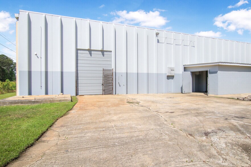 More Photos Of 7391 Pepperdam Ave, North Charleston Warehouse For Lease